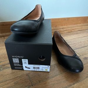 Vionic Caroll Black Flats.